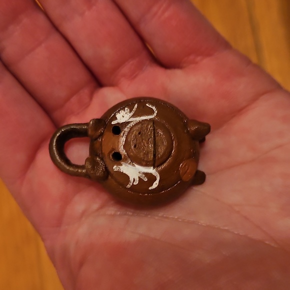 Hand Carved and painted Vintage Brown Wooden Small Pig charm - Picture 2 of 6